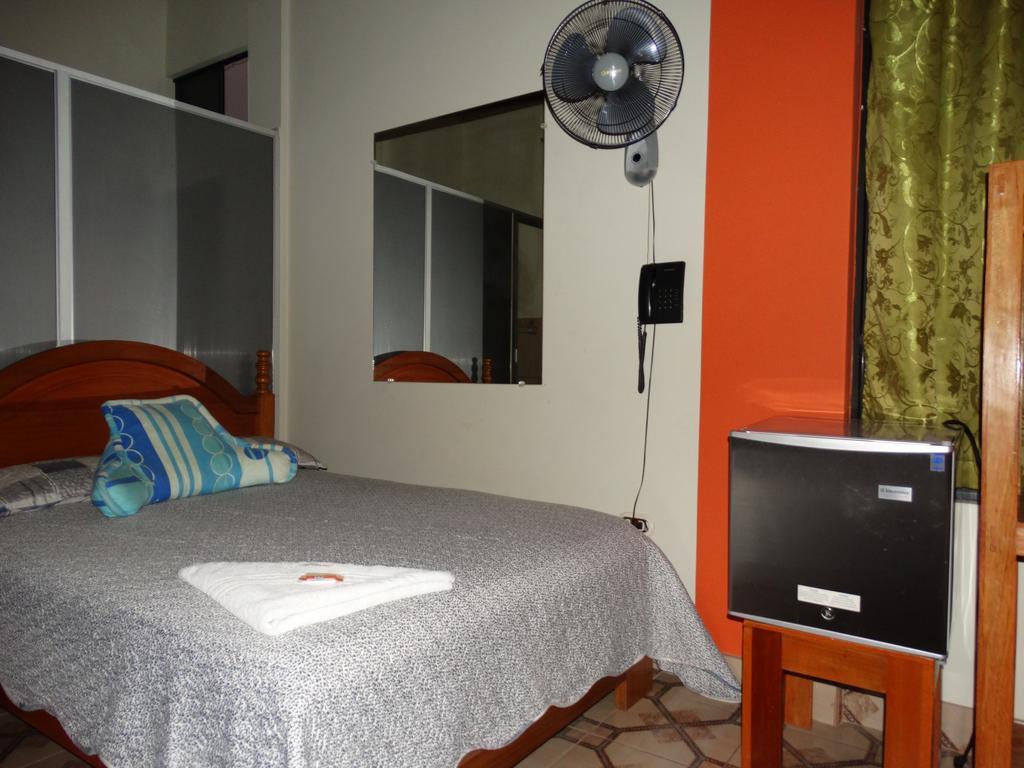 Hospedaje Las Almendras Tarapoto Habitación foto